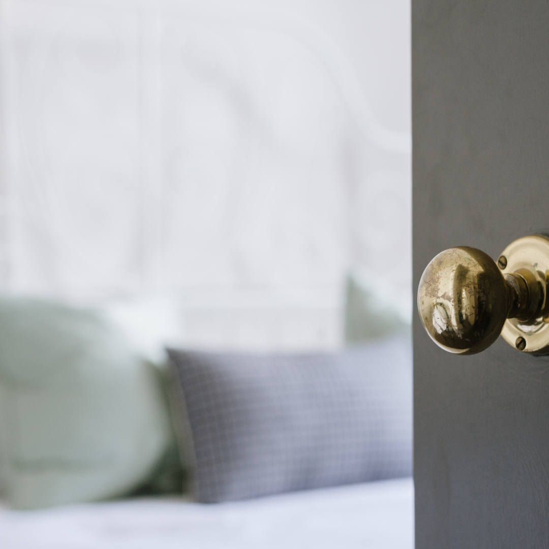 Какое покрытие межкомнатной двери выбрать? 